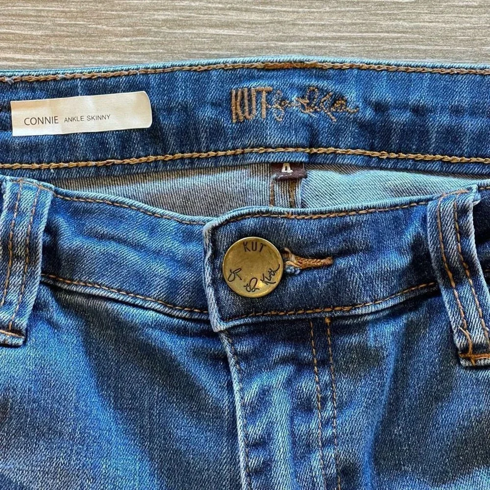 Kut from the Kloth Connie ankle skinny distressed jean size 4